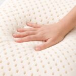 latex-pillow-hand-on